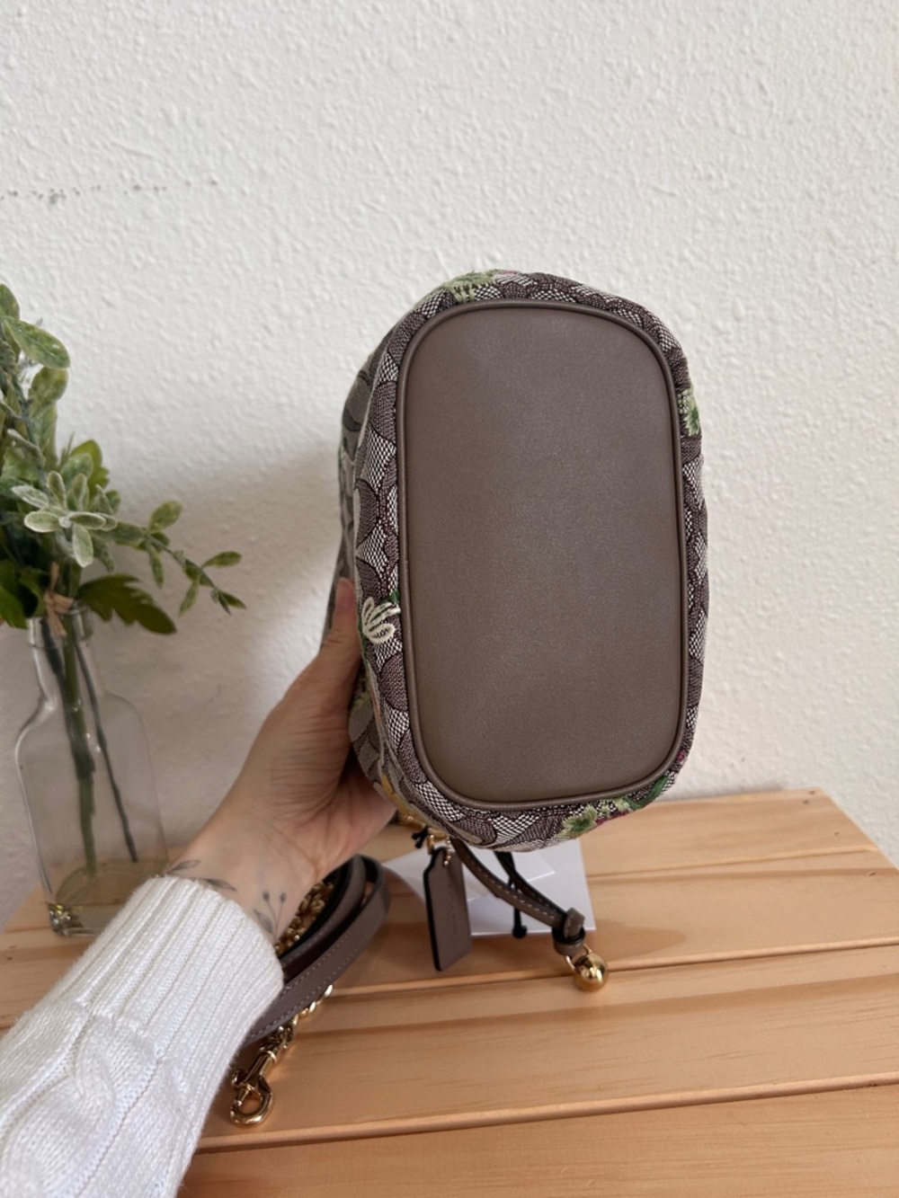 NWT🌷Coach Faye Mini Drawstring Bag
Signature Jacquard With Floral Embroidery - Picture 6 of 10